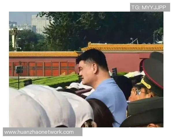 姚明合影突击活动掀起热潮粉丝狂欢共庆篮球巨星魅力时刻