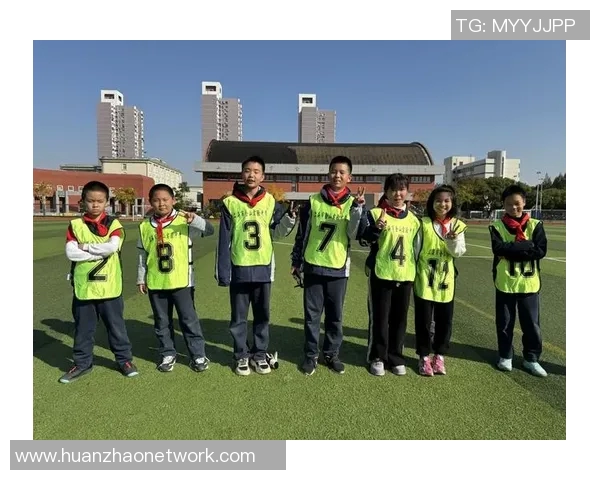 在绿茵场上舞动青春足球明星的别样风采与激情表演
